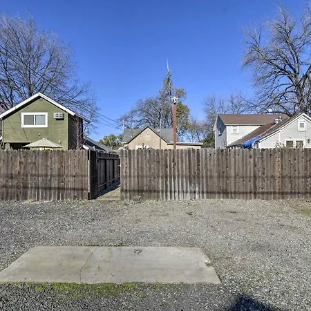 Centrally Located House In Chico With Gas Grill